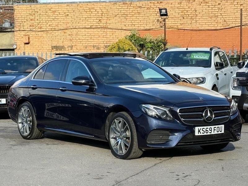Usado Mercedes E400 AMG line 340 HP (250 kW) 2019 Azul Sedan