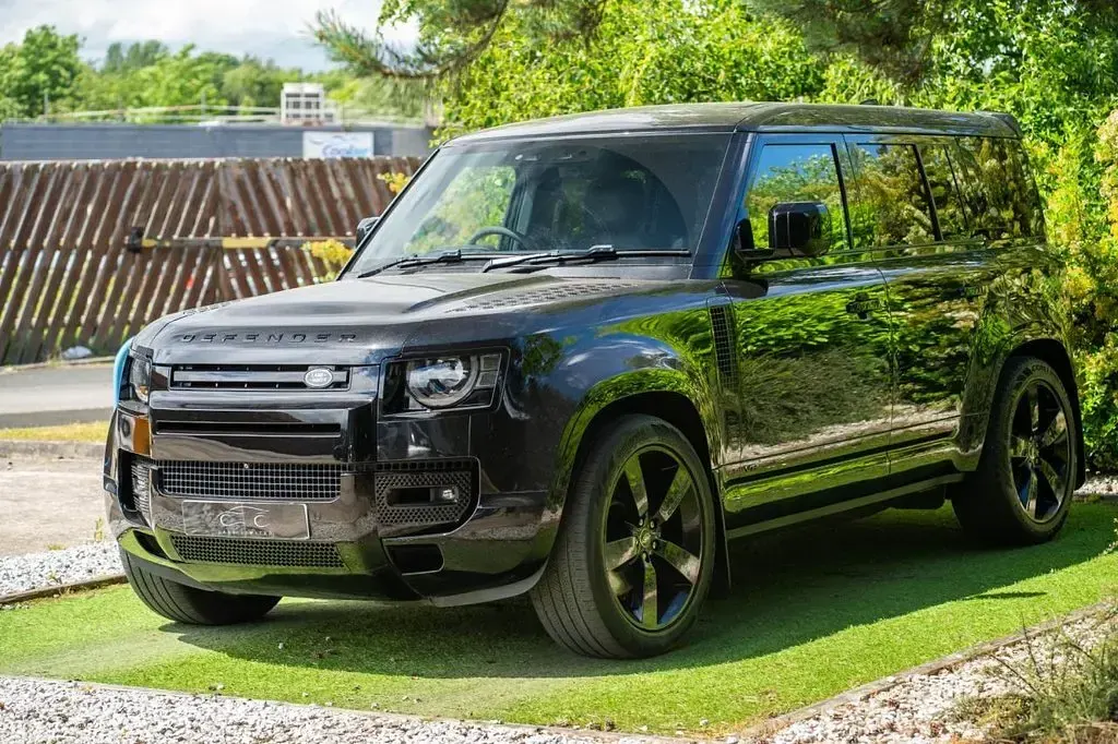 Used Land Rover Defender S 525 HP (386 kW) 2022 Black SUV