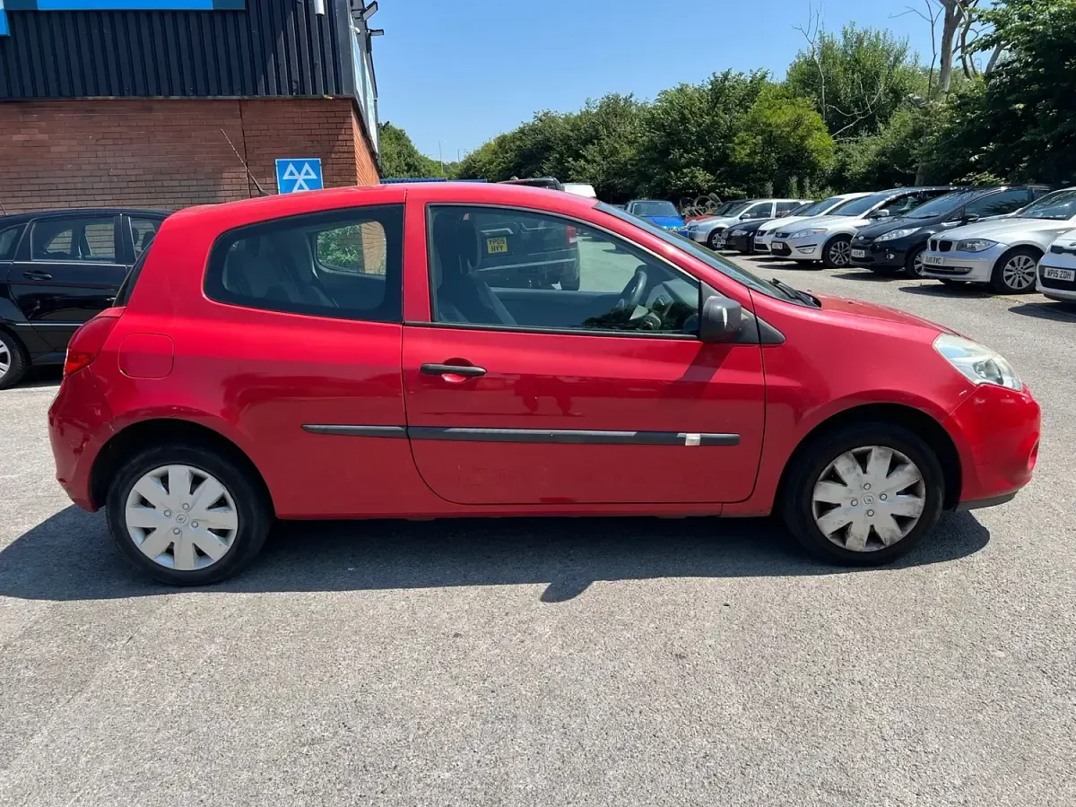 Used Renault Clio Extreme 2009 Red Hatchback