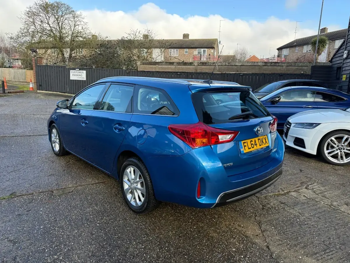 Usado Toyota Auris 90 HP (66 kW) 2014 Azul Carrinha
