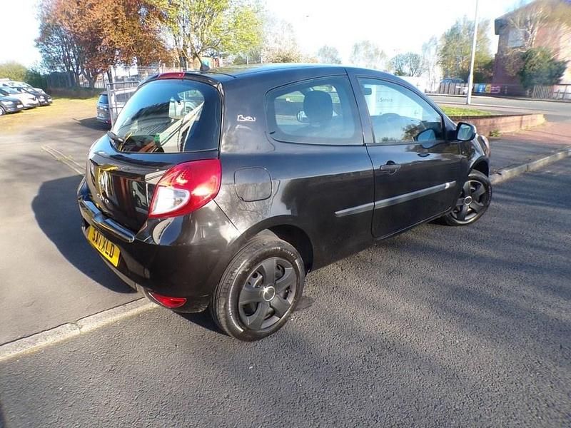 Used Renault Clio II 75 HP (55 kW) 2011 Black Hatchback