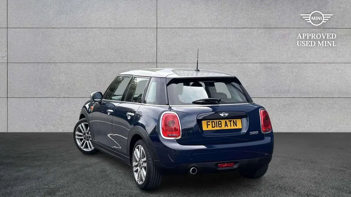 Used Mini Cooper Hatch 134 HP (98 kW) 2018 Blue Hatchback