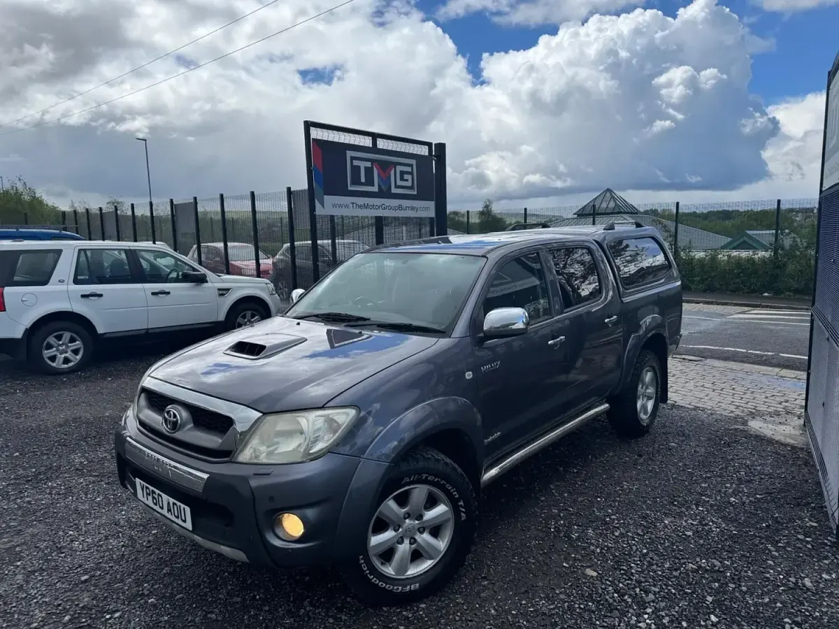 Used Toyota HiLux 171 HP (125 kW) 2011 Grey Pickup