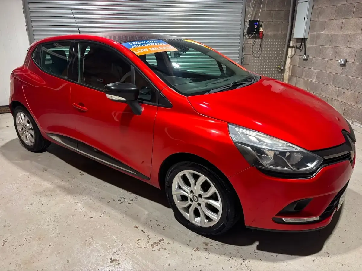 Used Renault Clio Dynamique 75 HP (55 kW) 2017 Red Hatchback