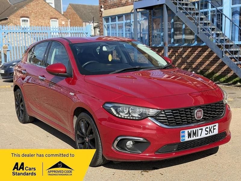 Used Fiat Tipo Lounge 120 HP (88 kW) 2017 Red Hatchback