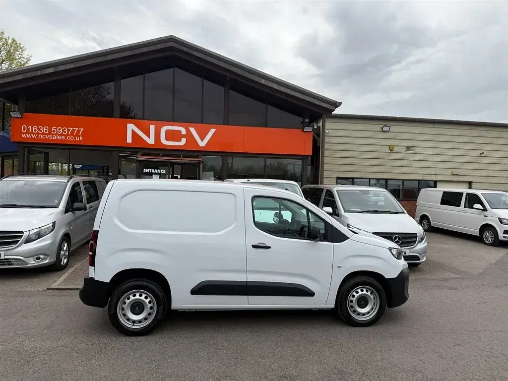 Novo Citroën Berlingo 100 HP (73 kW) 2025 Branco Monovolume