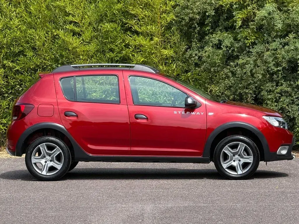 Used Dacia Sandero Comfort 90 HP (66 kW) 2020 Red Hatchback