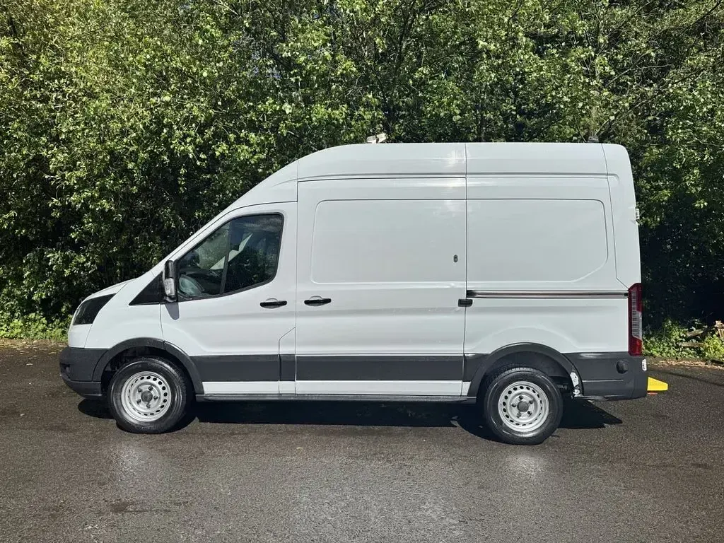 Used Ford Transit 130 HP (95 kW) 2018 White Van
