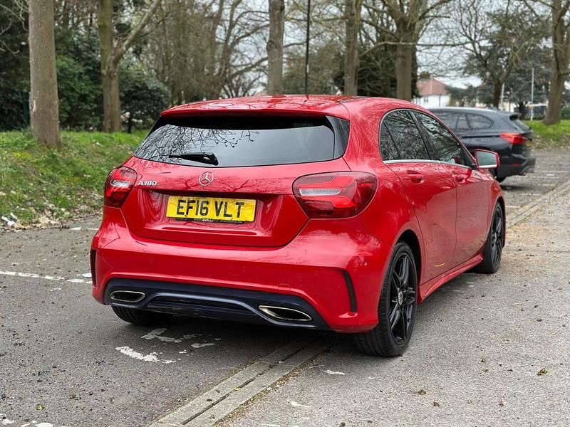 Begagnad Mercedes A180 AMG Line Premium 2016 Röd Halvkombi