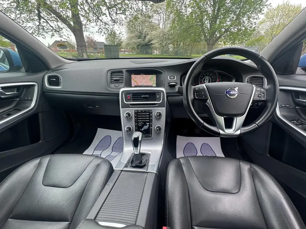 Used Volvo V60 SE 2017 Blue Estate
