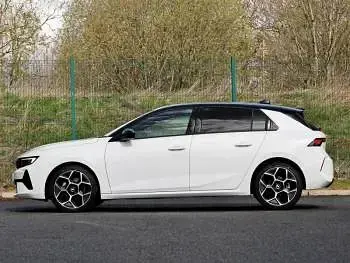 New Vauxhall Astra Ultimate 130 HP (95 kW) 2026 Brilliant paint  arctic white Hatchback
