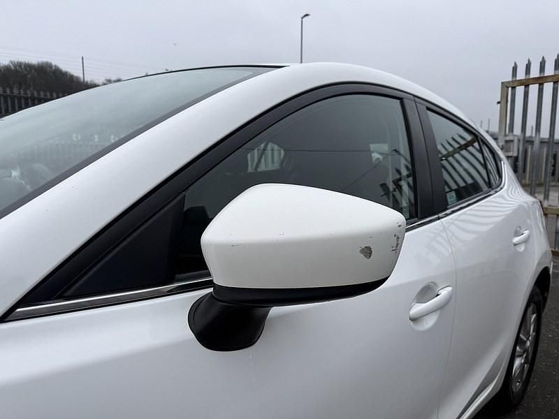 Used Mazda 3 2015 White Hatchback