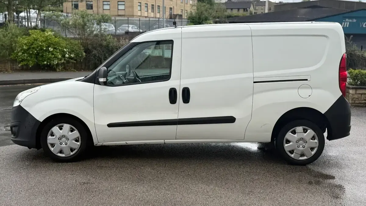 Used Vauxhall Combo 2015 White MPV