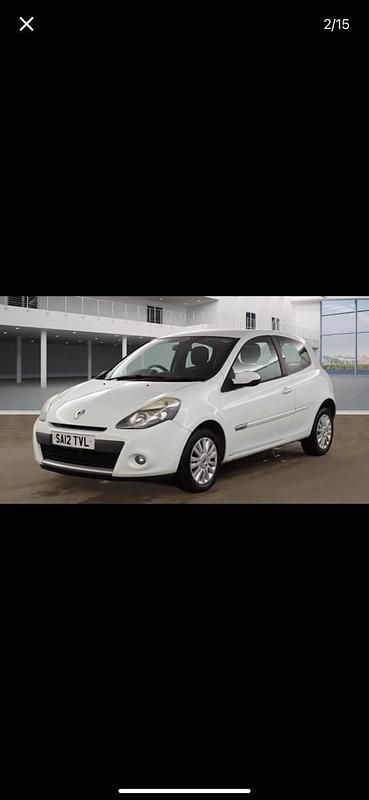 Used Renault Clio IV Expression+ 75 HP (55 kW) 2012 White Hatchback