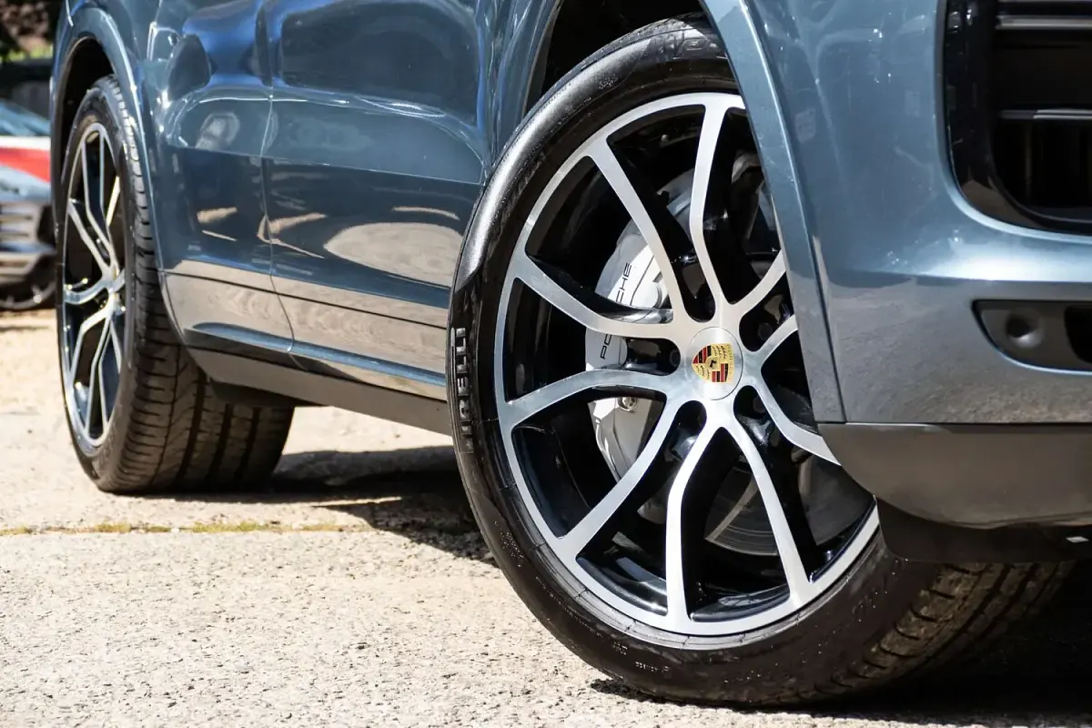 Used Porsche Cayenne Turbo 550 HP (404 kW) 2018 Blue SUV