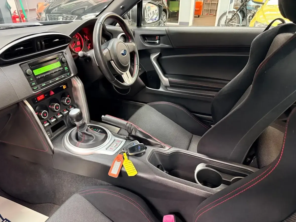 Usado Subaru BRZ 200 CV (147 kW) 2016 Plateado Coupe