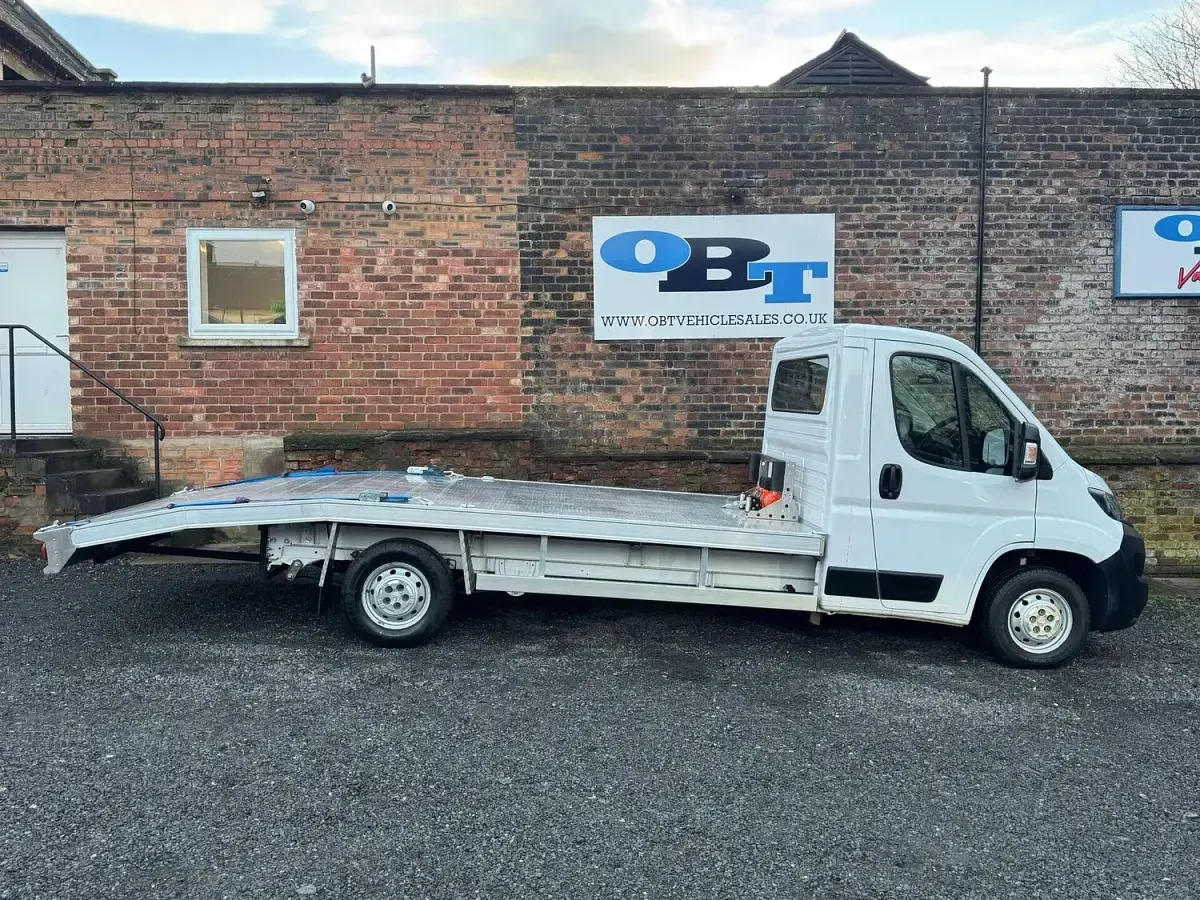 Usado Peugeot Boxer S 140 HP (102 kW) 2022 Branco Van