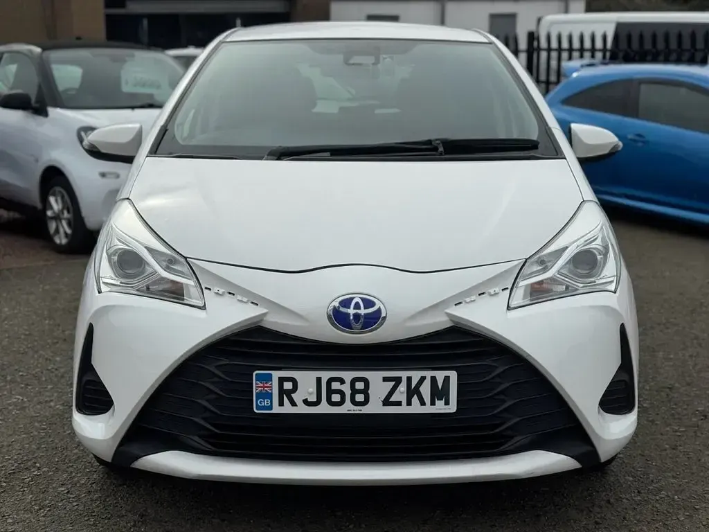 Used Toyota Yaris Hybrid 2024 White Hatchback