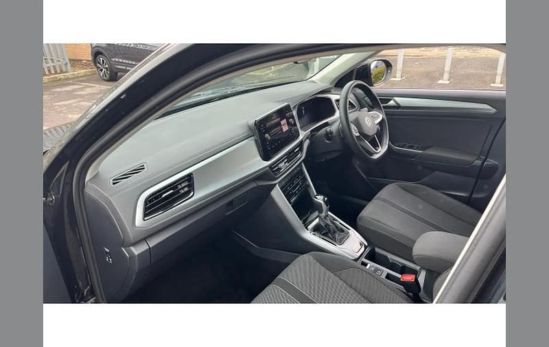 Used VW T-Roc Life 150 HP (110 kW) 2024 Black SUV