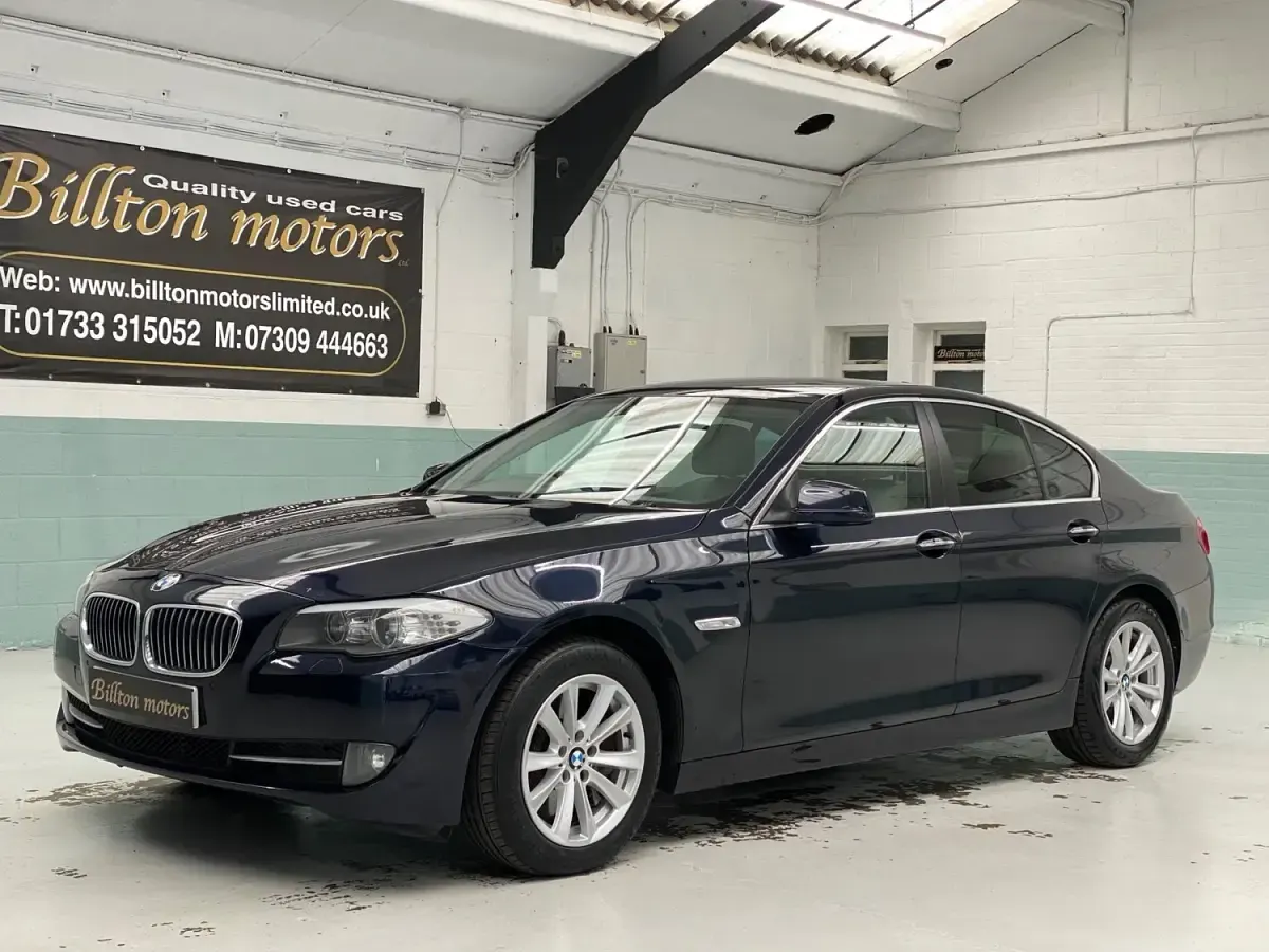 Usado BMW 535 Impressive 313 CV (230 kW) 2012 Azul Berlina