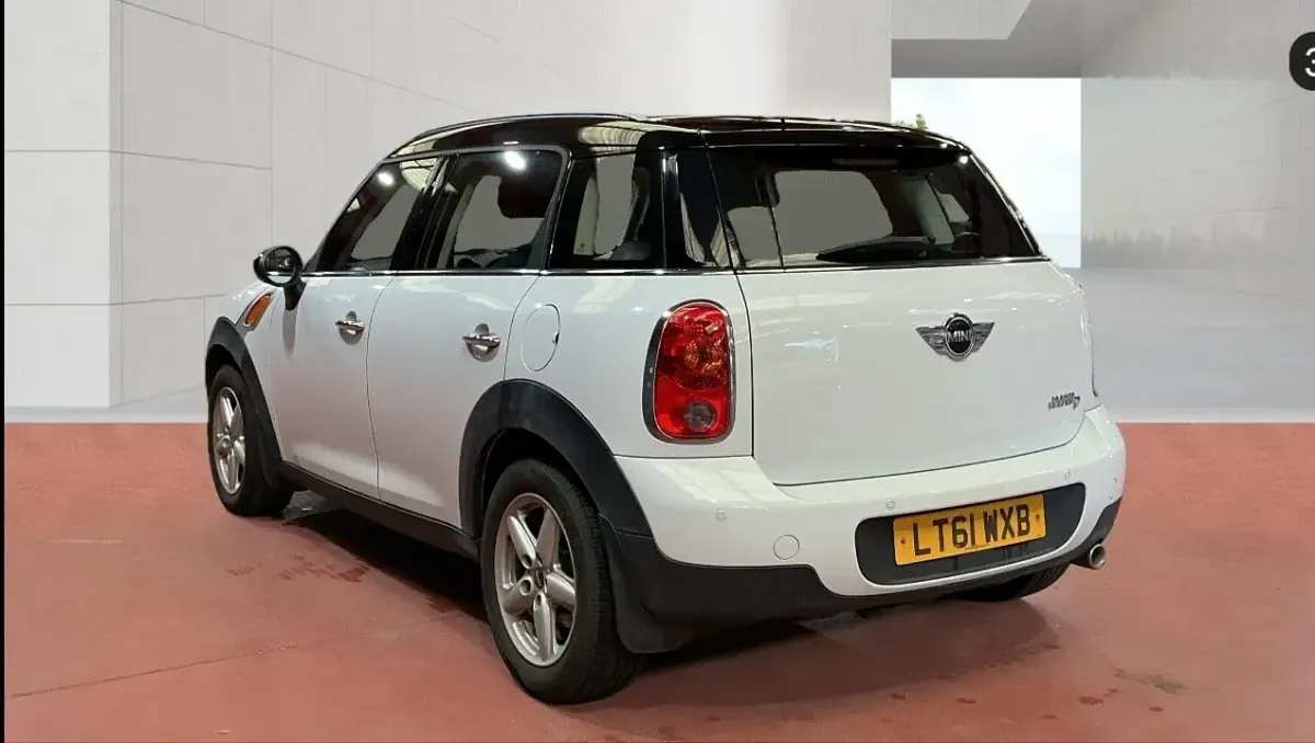 Used Mini Cooper D 2011 White Hatchback
