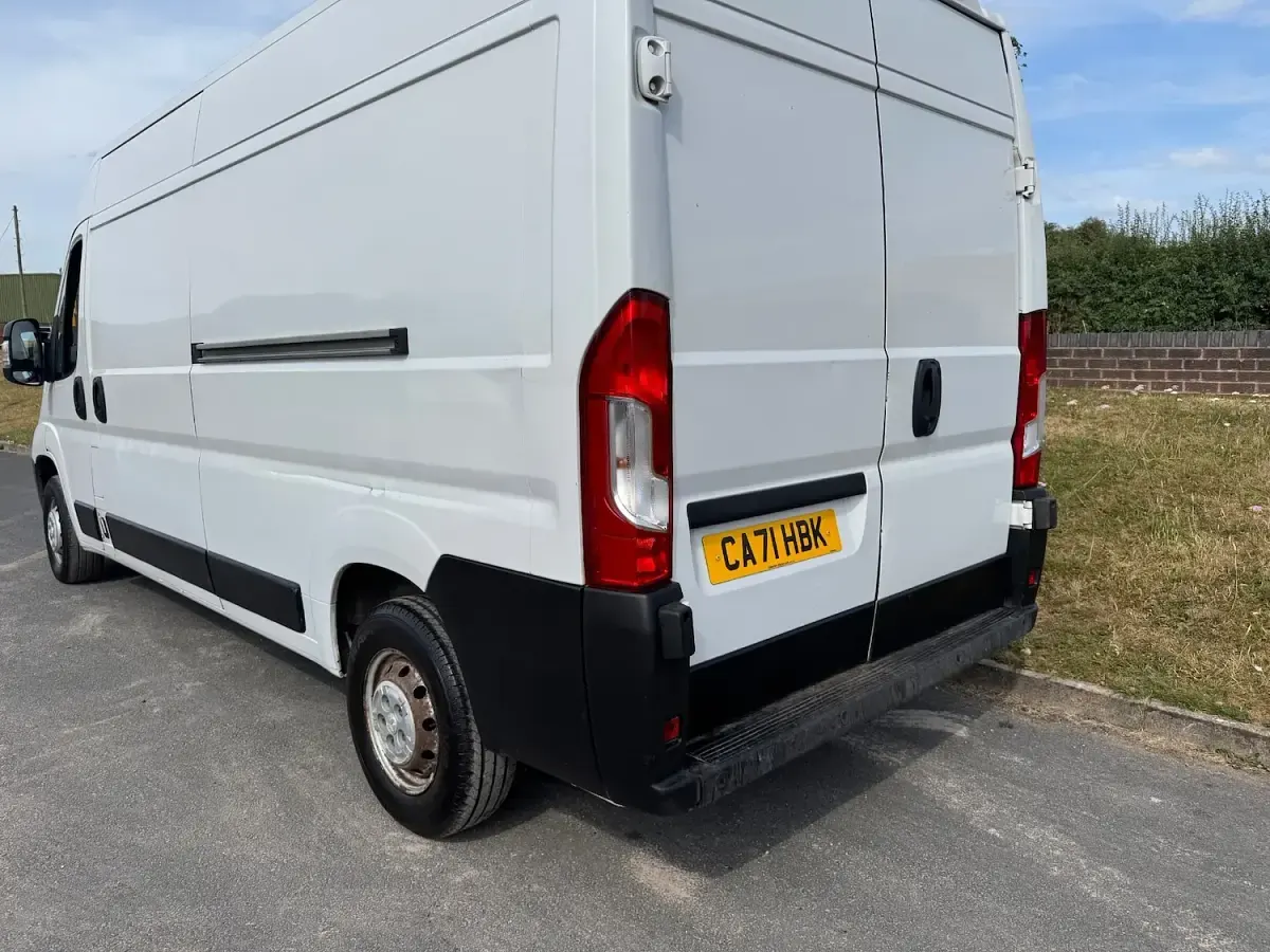 Used Peugeot Boxer 140 HP (102 kW) 2021 White Van