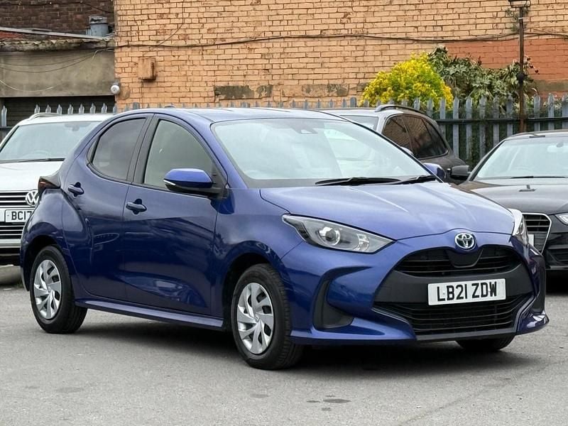 Used Toyota Yaris Hybrid 116 HP (85 kW) 2026 Blue Hatchback