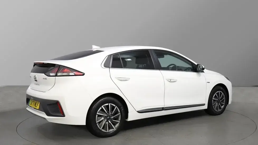 Used Hyundai Ioniq Premium SE 100 kW (136 HP) 2021 Polar white Hatchback