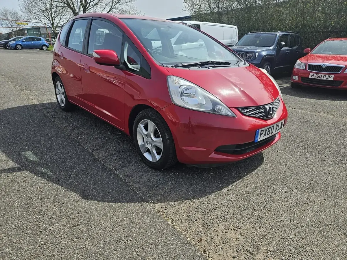 Used Honda Jazz ES 100 HP (73 kW) 2010 Red Hatchback