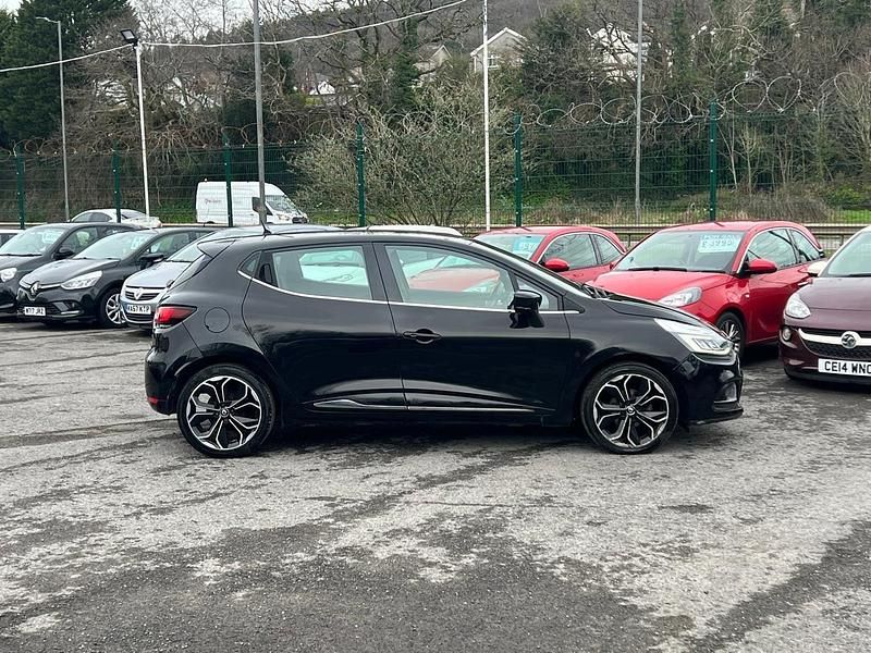 Used Renault Clio IV Dynamique 2017 Black Hatchback