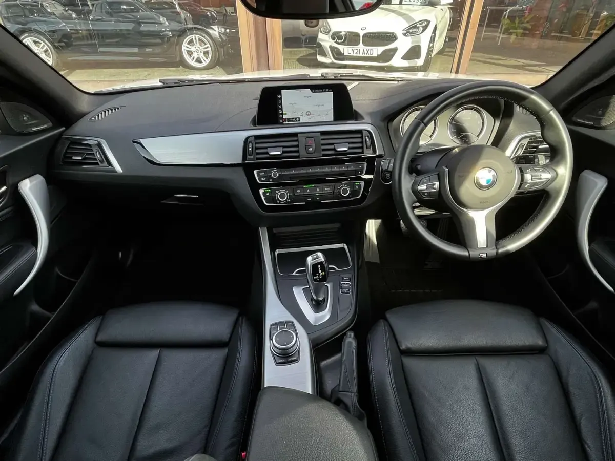 Używany BMW 118 Efficient Dynamics 2019 Biały Hatchback