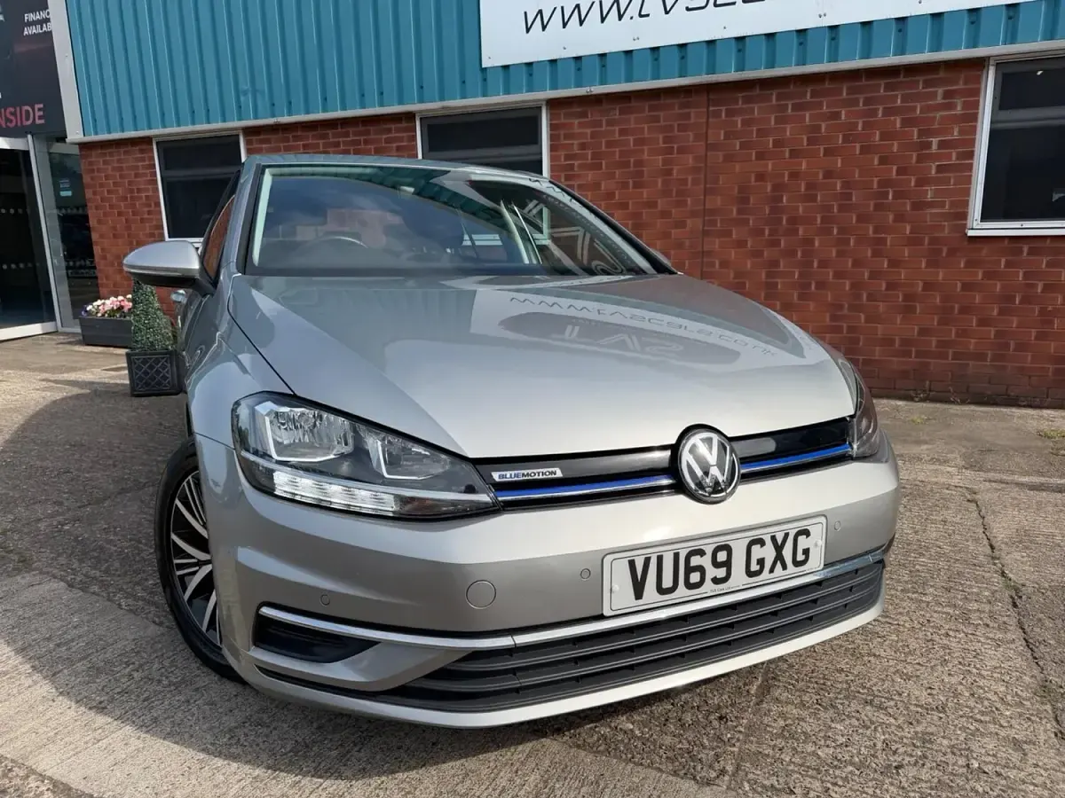 Used VW Golf VII SE 130 HP (95 kW) 2019 Silver Hatchback