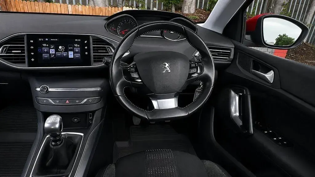 Used Peugeot 308 Allure 2015 Red Hatchback