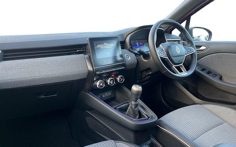 Used Renault Clio V Techno 90 HP (66 kW) 2024 Orange  Hatchback