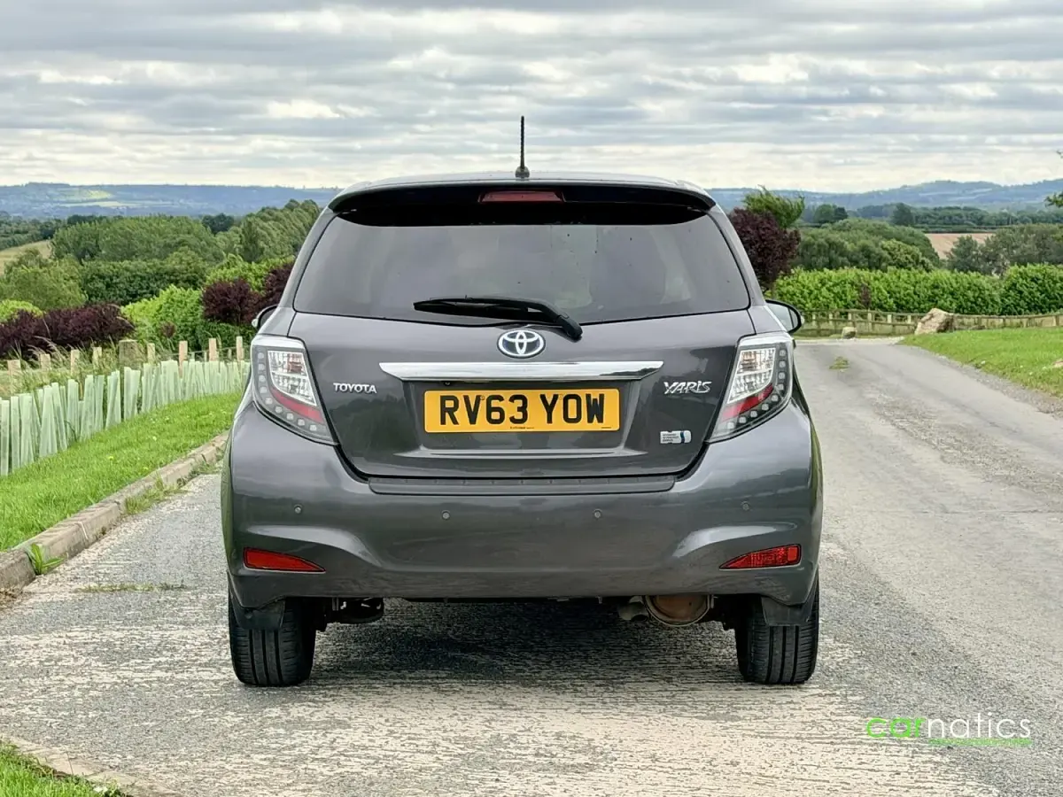 Used Toyota Yaris Trend 101 HP (74 kW) 2013 Grey Hatchback