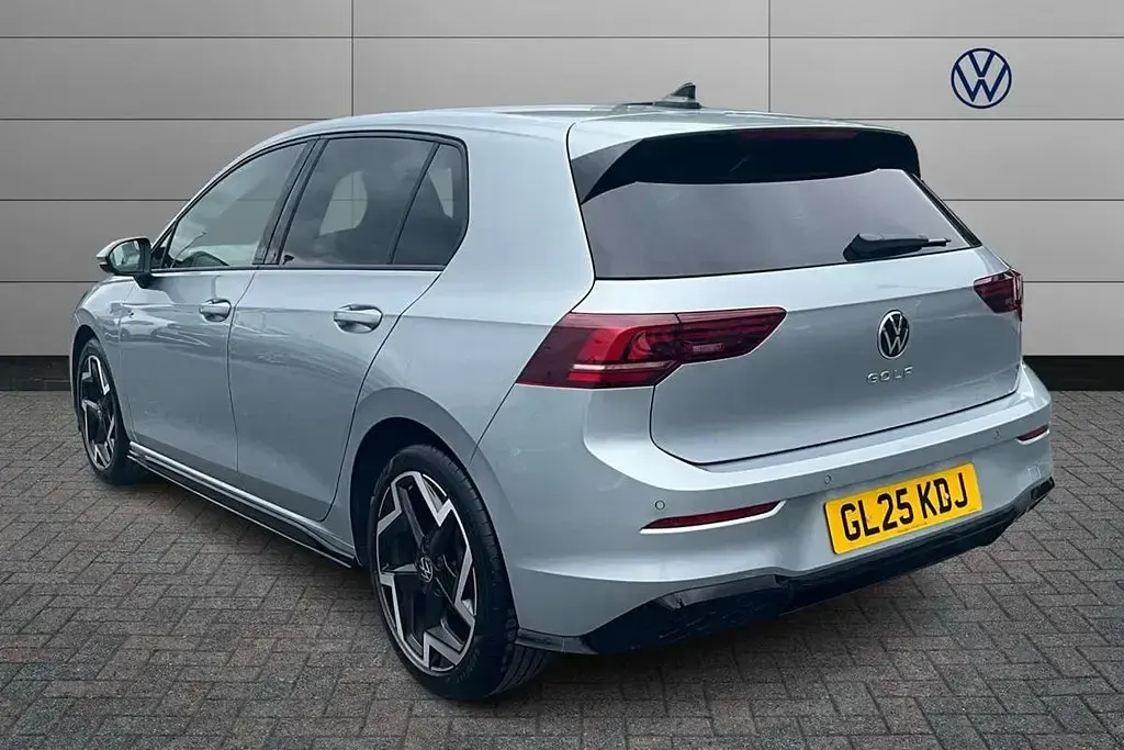 Used VW Golf VIII R-line 150 HP (110 kW) 2025 Silver Hatchback