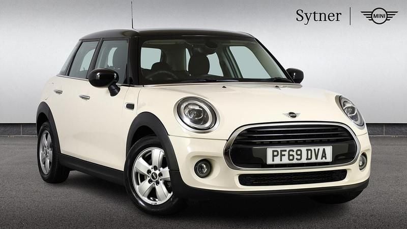 Used Mini Cooper Classic 134 HP (98 kW) 2019 White Hatchback