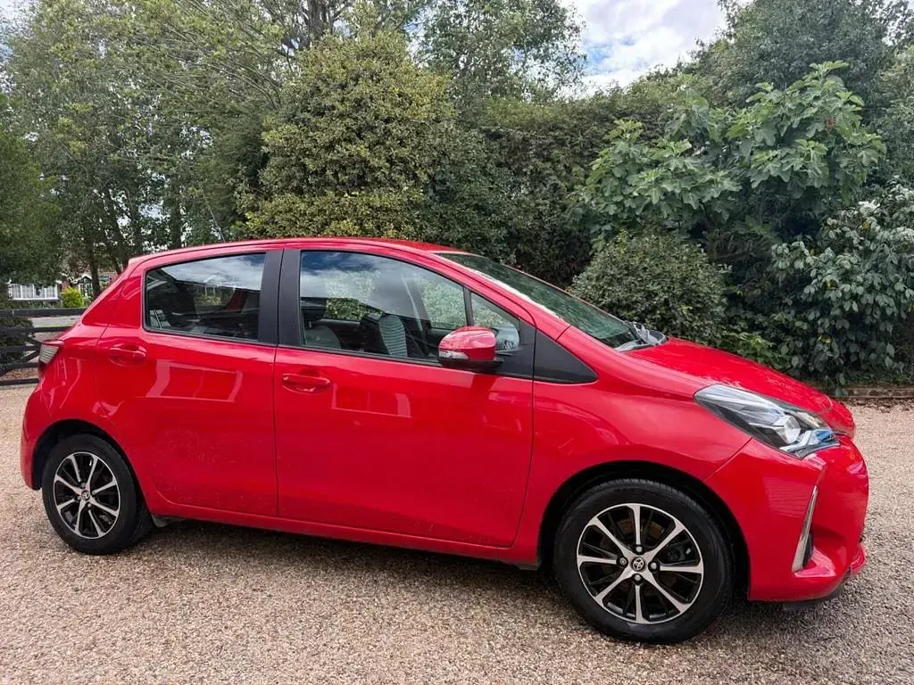 Used Toyota Yaris 107 HP (78 kW) 2019 Red Hatchback