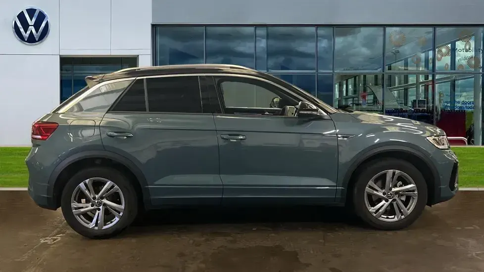 Used VW T-Roc R-line 150 HP (110 kW) 2025 Petrol blue metallic black SUV