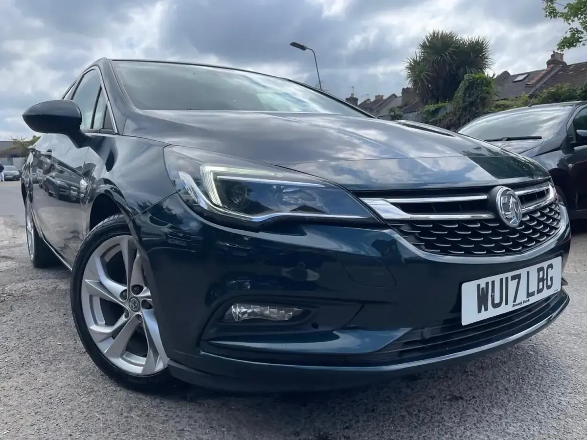Używany Vauxhall Astra SRi 150 KM (110 kW) 2017 Zielony Hatchback