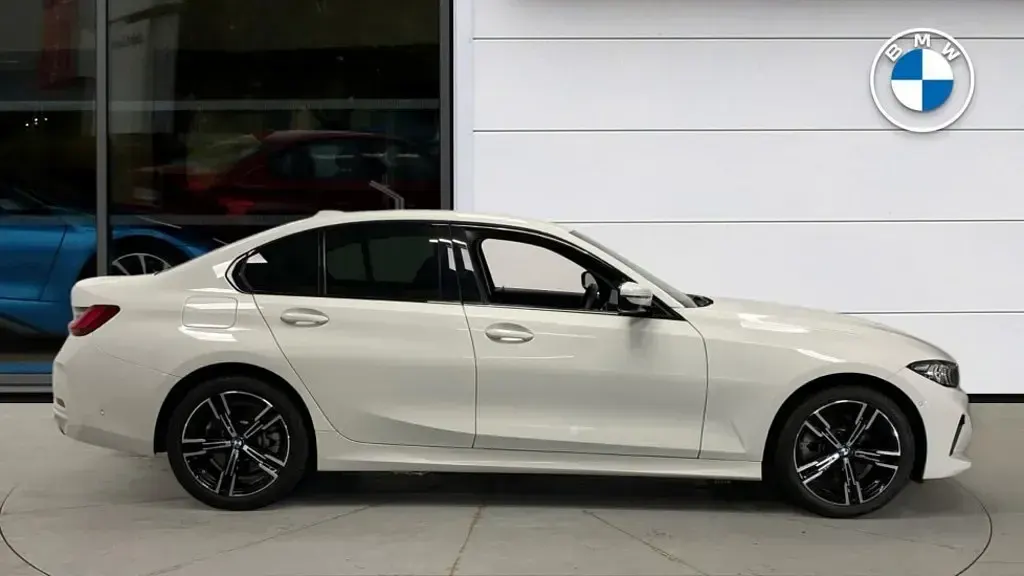 Used BMW 330e Sport Line 292 HP (214 kW) 2025 White Sedan