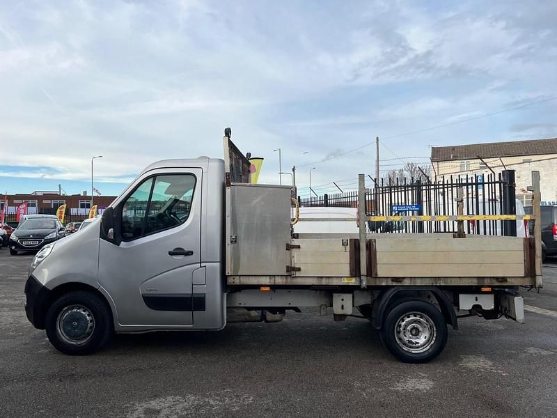 Used Vauxhall Movano 125 HP (91 kW) 2015 Silver MPV