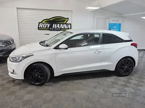 Used Hyundai i20 SE 84 HP (61 kW) 2015 White Coupe