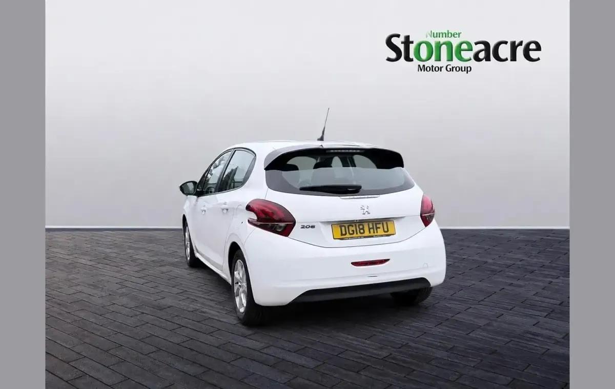 Used Peugeot 208 Active 80 HP (58 kW) 2018 White Hatchback