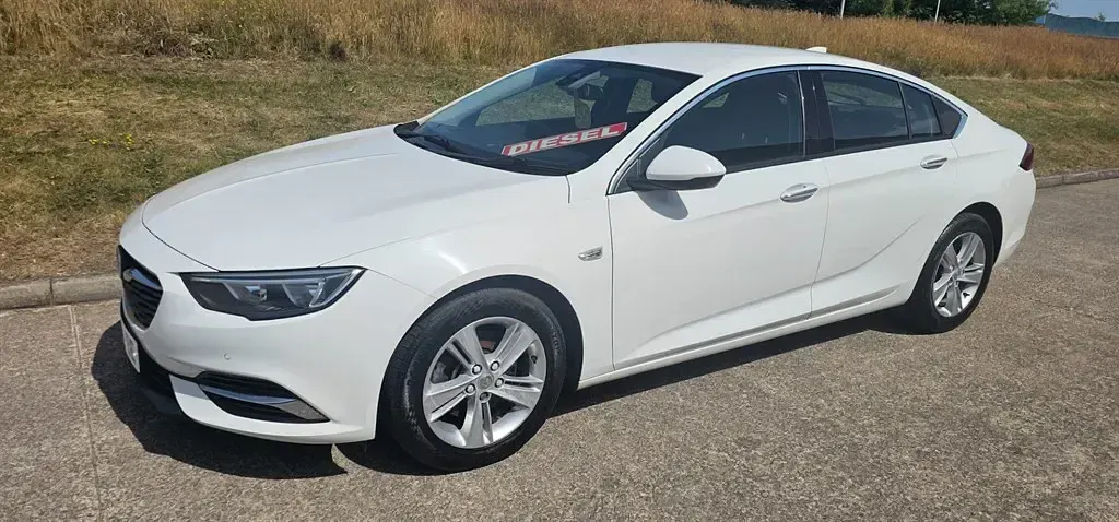 Used Vauxhall Insignia Sport 167 HP (122 kW) 2017 White Hatchback
