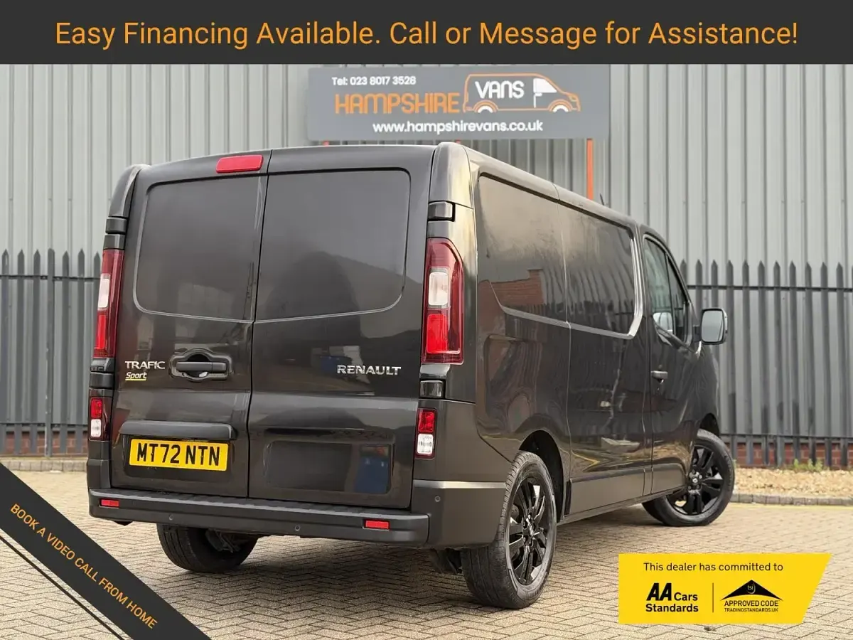 Used Renault Trafic 2022 Black MPV