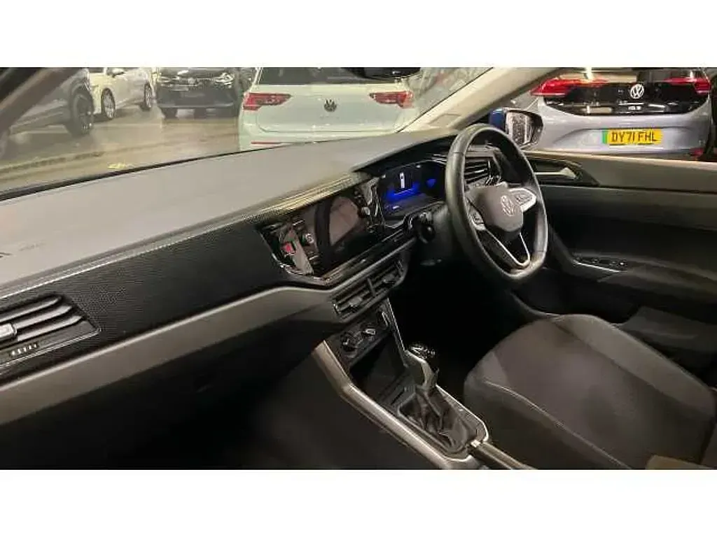Used VW Polo Life 95 HP (69 kW) 2023 Reef blue metallic Hatchback