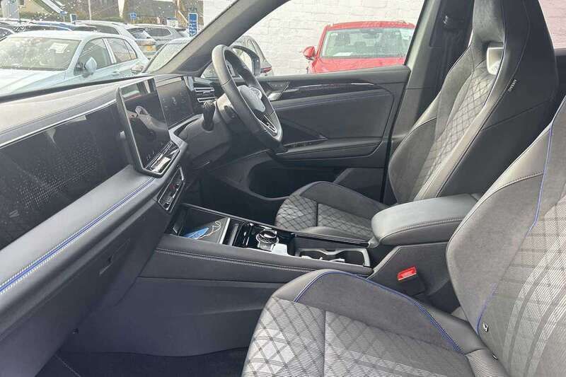 Image 2/4