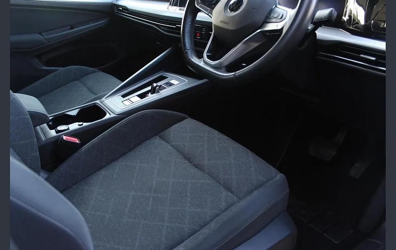 Used VW Golf VIII Life 128 HP (94 kW) 2021 Blue Estate