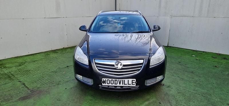 Used Vauxhall Insignia SRi 160 HP (117 kW) 2012 Black Estate